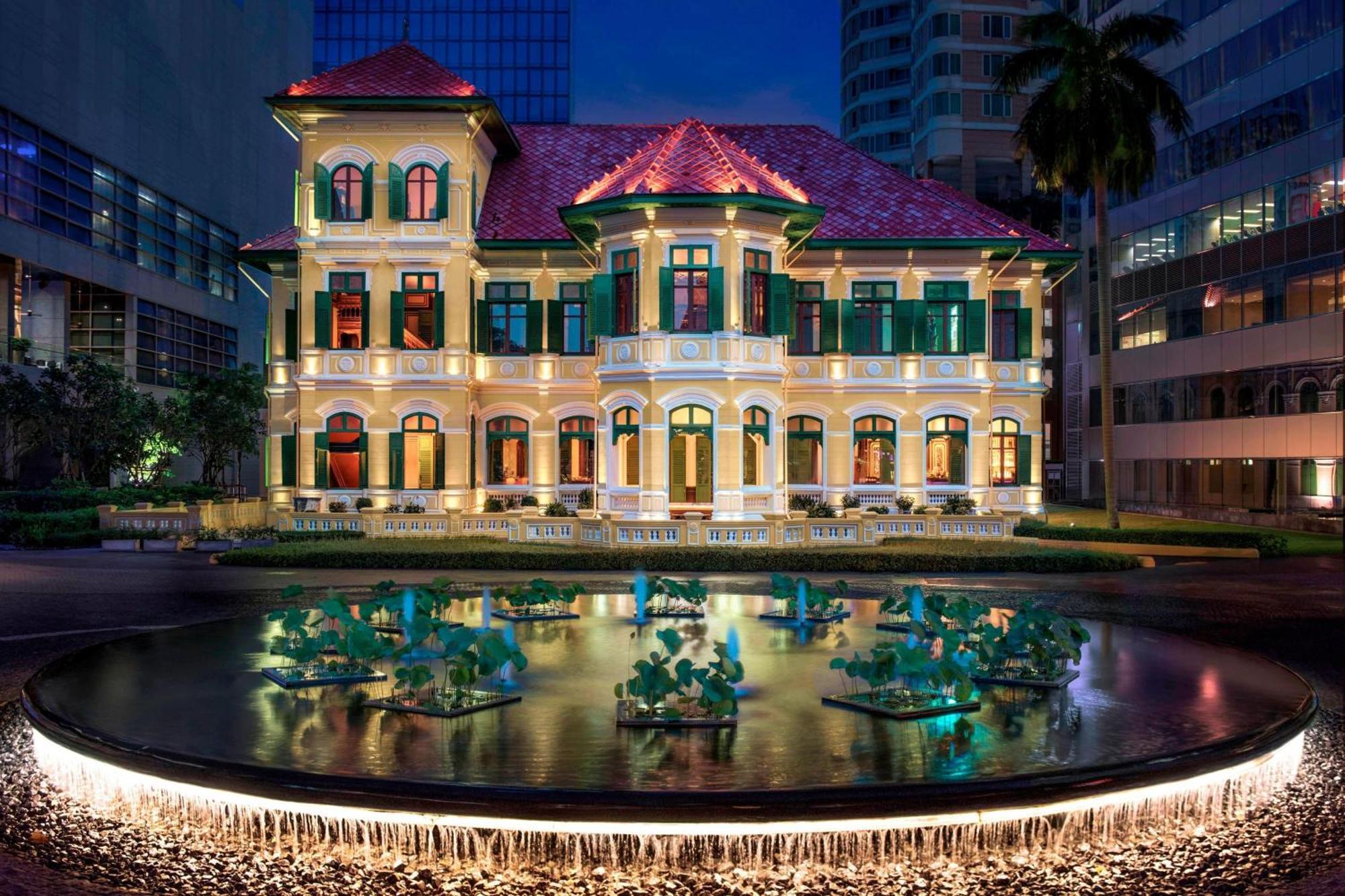 W Bangkok Hotel Exterior photo The Erawan Bangkok