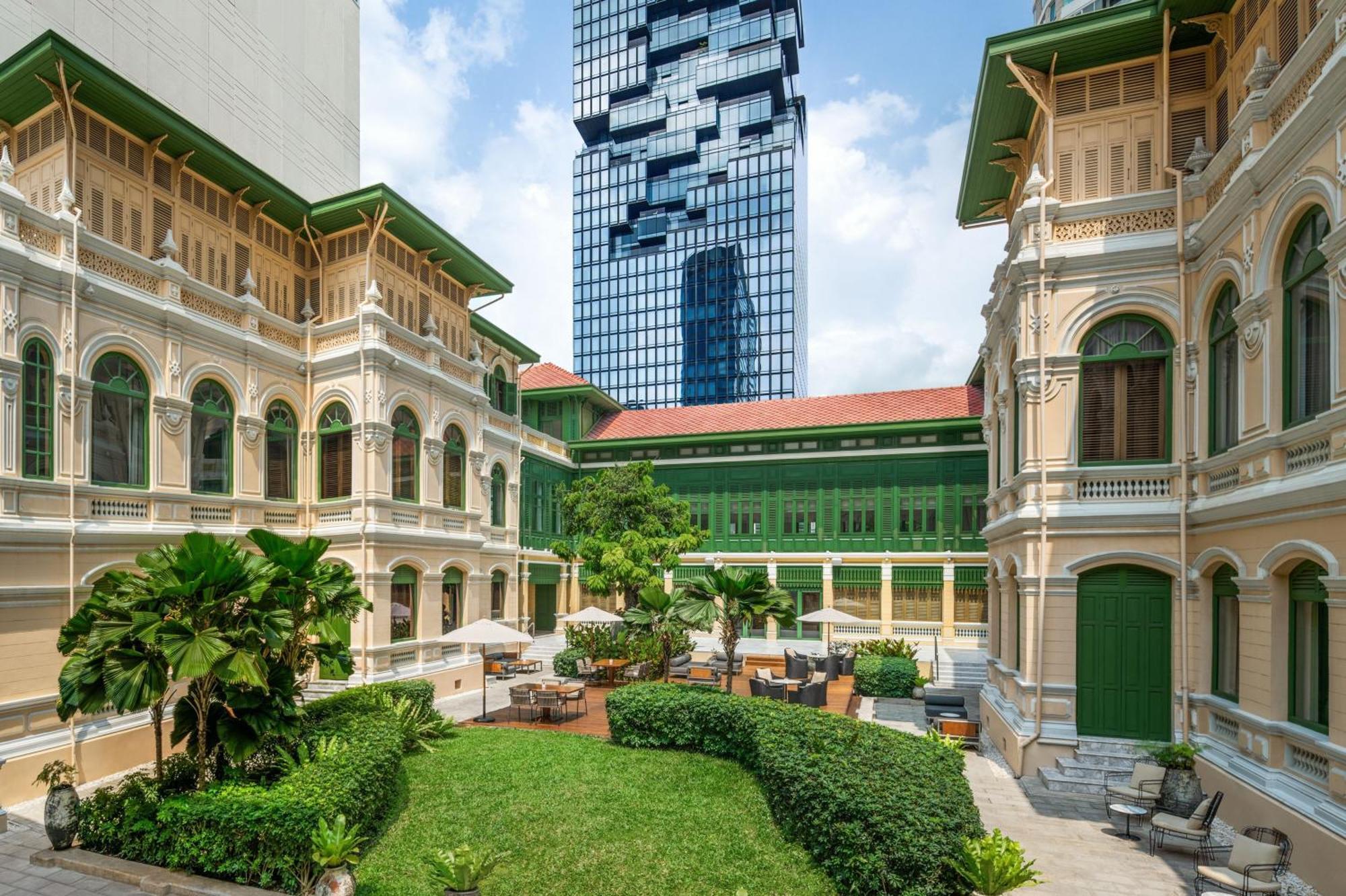 W Bangkok Hotel Exterior photo The hotel's courtyard